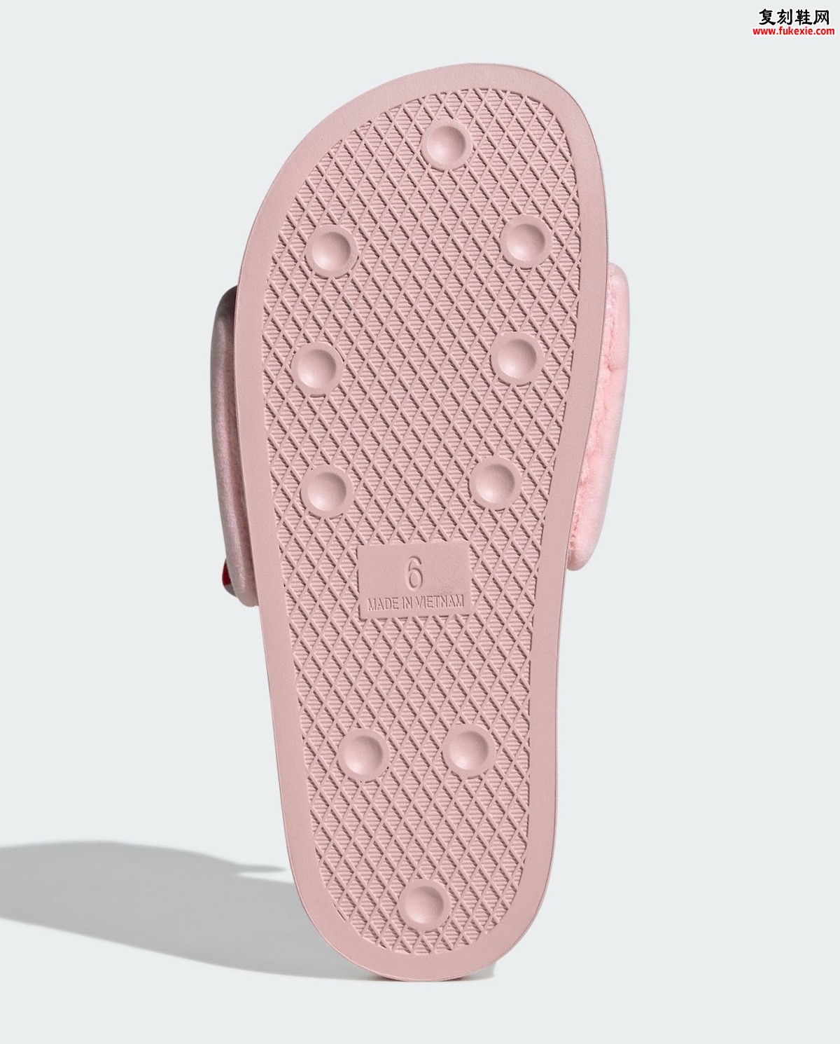 Care Bears x adidas Adilette 毛绒粉拖鞋 2026夏季萌趣联名发售前瞻插图5 Care Bears x adidas Adilette 毛绒粉拖鞋 2026夏季萌趣联名发售前瞻