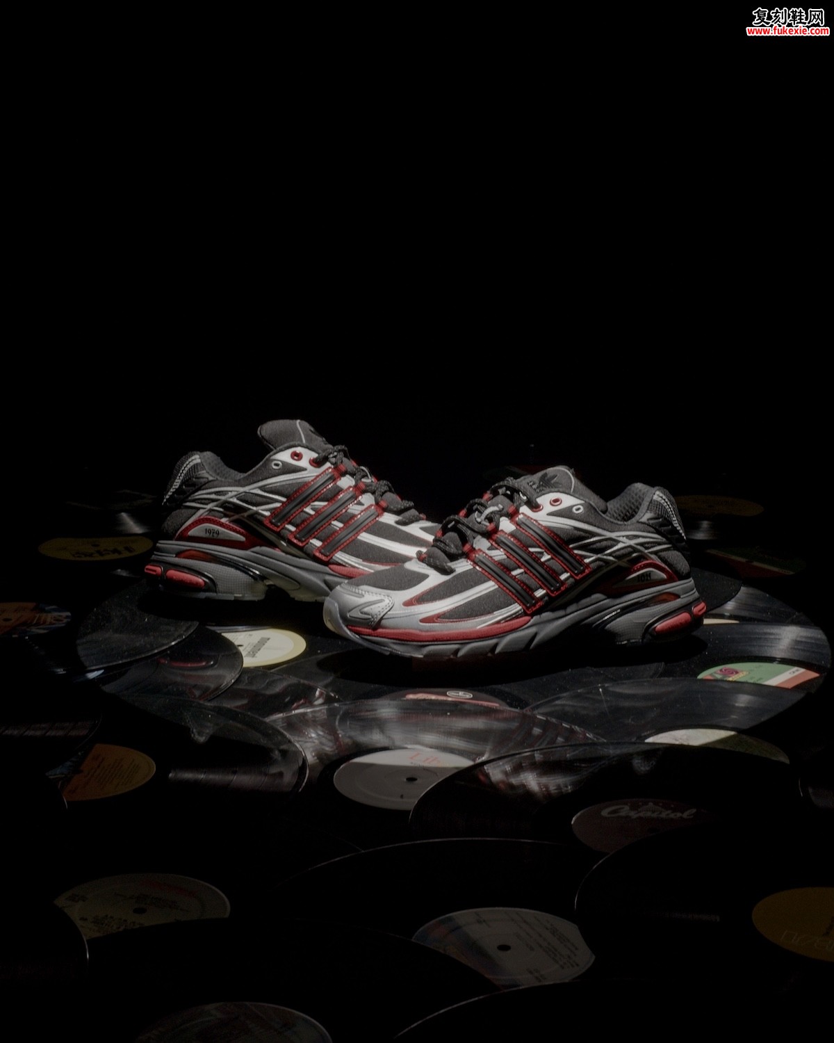 Puffer Reds x adidas Adistar “Track 45”底特律名所Puffer Reds联名阿迪达斯45周年
