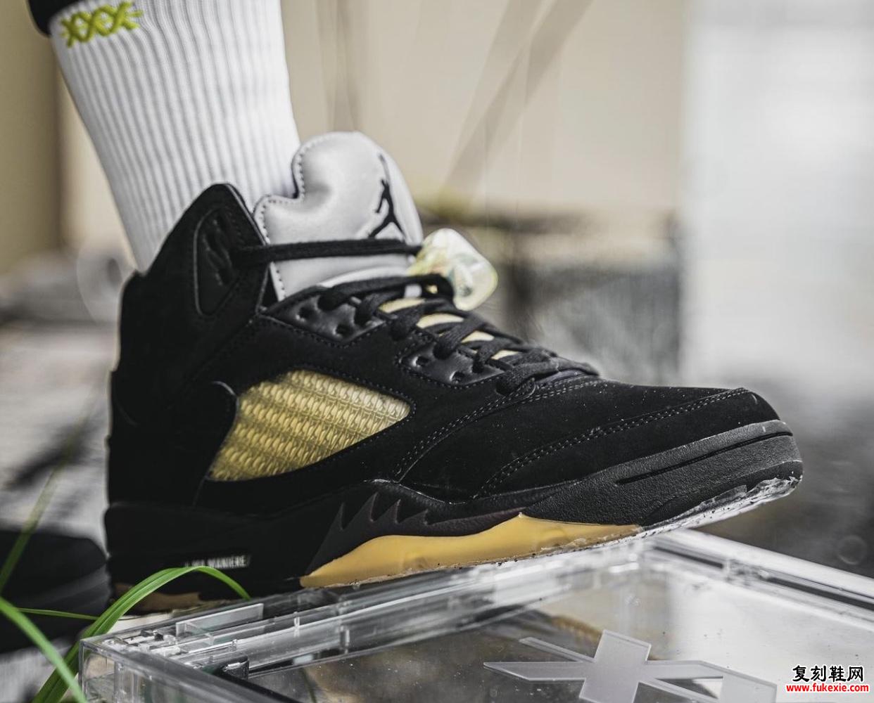 仔细看看 A MA MANIÉRE X AIR JORDAN 5 “BLACK” 货号：FD1330-001