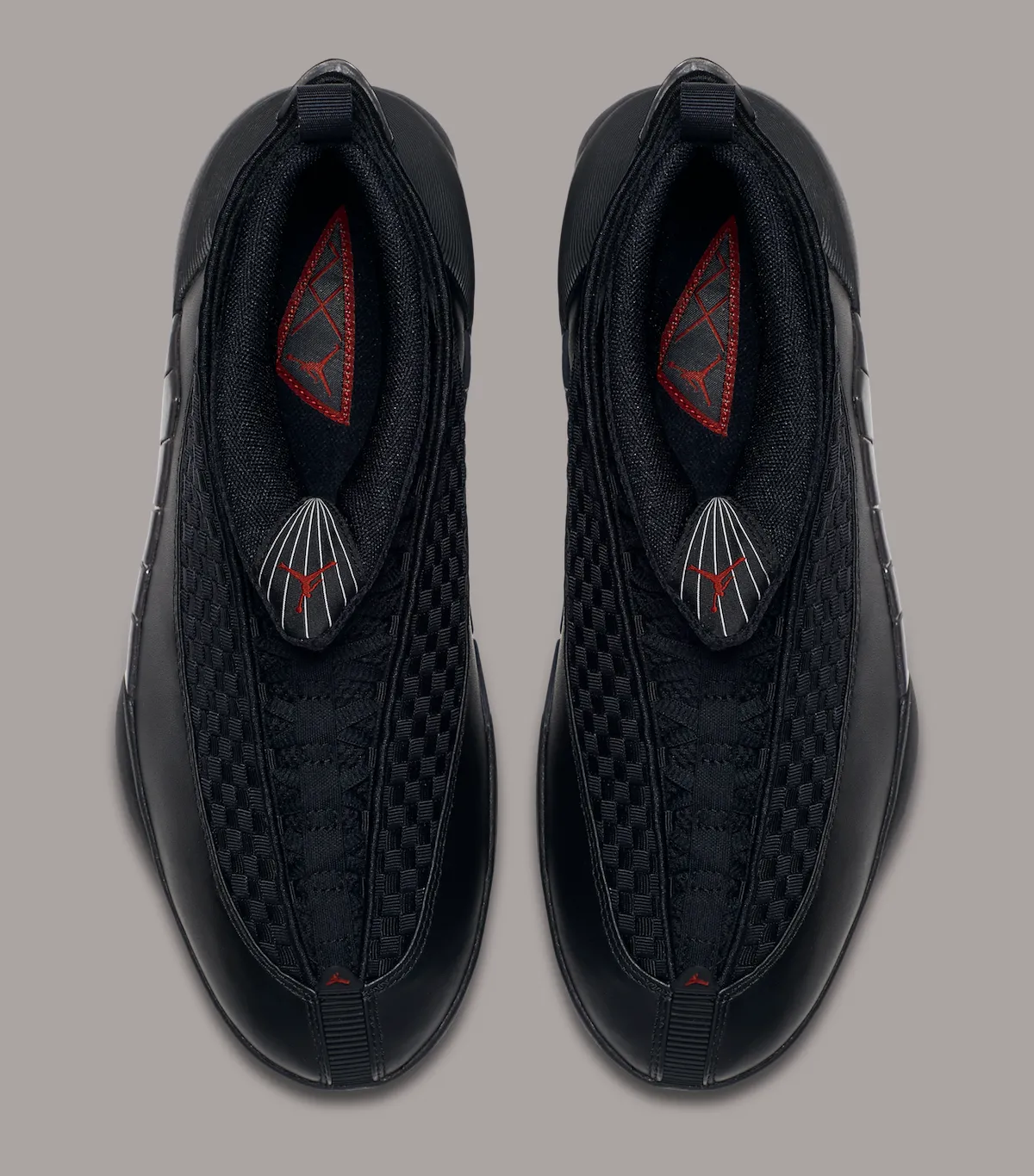 隐形战机的沉默航迹:Air Jordan 15 ‘Stealth’ 跨时空复刻,一段被争议包裹的设计传奇