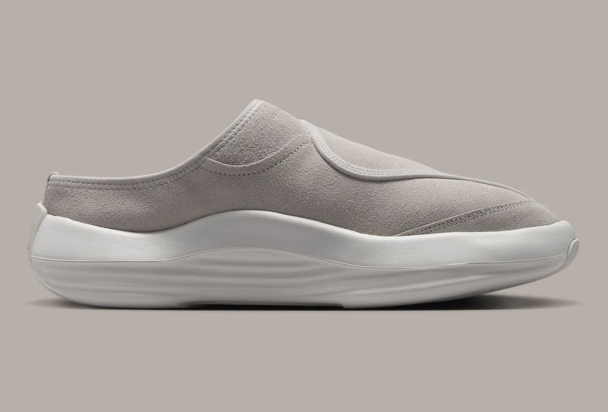 Jordan Future Mule“浅铁矿”无后跟穆勒鞋秋季发售:轻奢麂皮雕琢家居生活方式插图2 Jordan Future Mule“浅铁矿”无后跟穆勒鞋秋季发售:轻奢麂皮雕琢家居生活方式