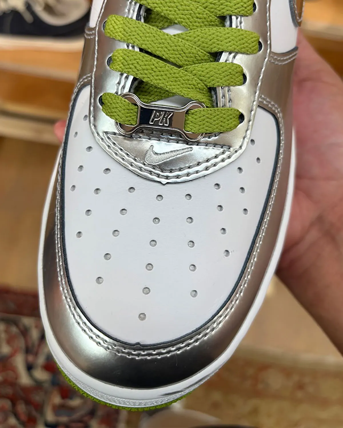 Nike Air Force 1 ’01 “Shoe Dog” 奈特卖车创业鞋狗精神落地,2027 春夏发售致敬蓝带起点插图3 Nike Air Force 1 ’01 “Shoe Dog” 奈特卖车创业鞋狗精神落地,2027 春夏发售致敬蓝带起点