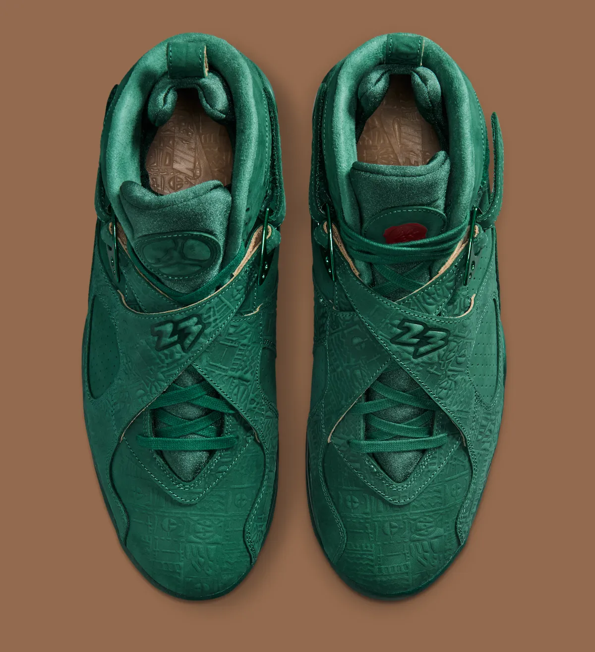 Air Jordan 8 BIN 23奢华全绿曝光，非洲浮雕纹麂皮硬质手提箱包装8月15日发售，定价355美元