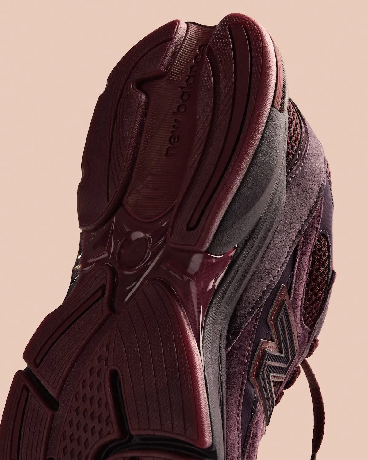 里奇·保罗联名New Balance 2010 “心无旁骛”系列发布:以专注哲学重塑千禧性能美学