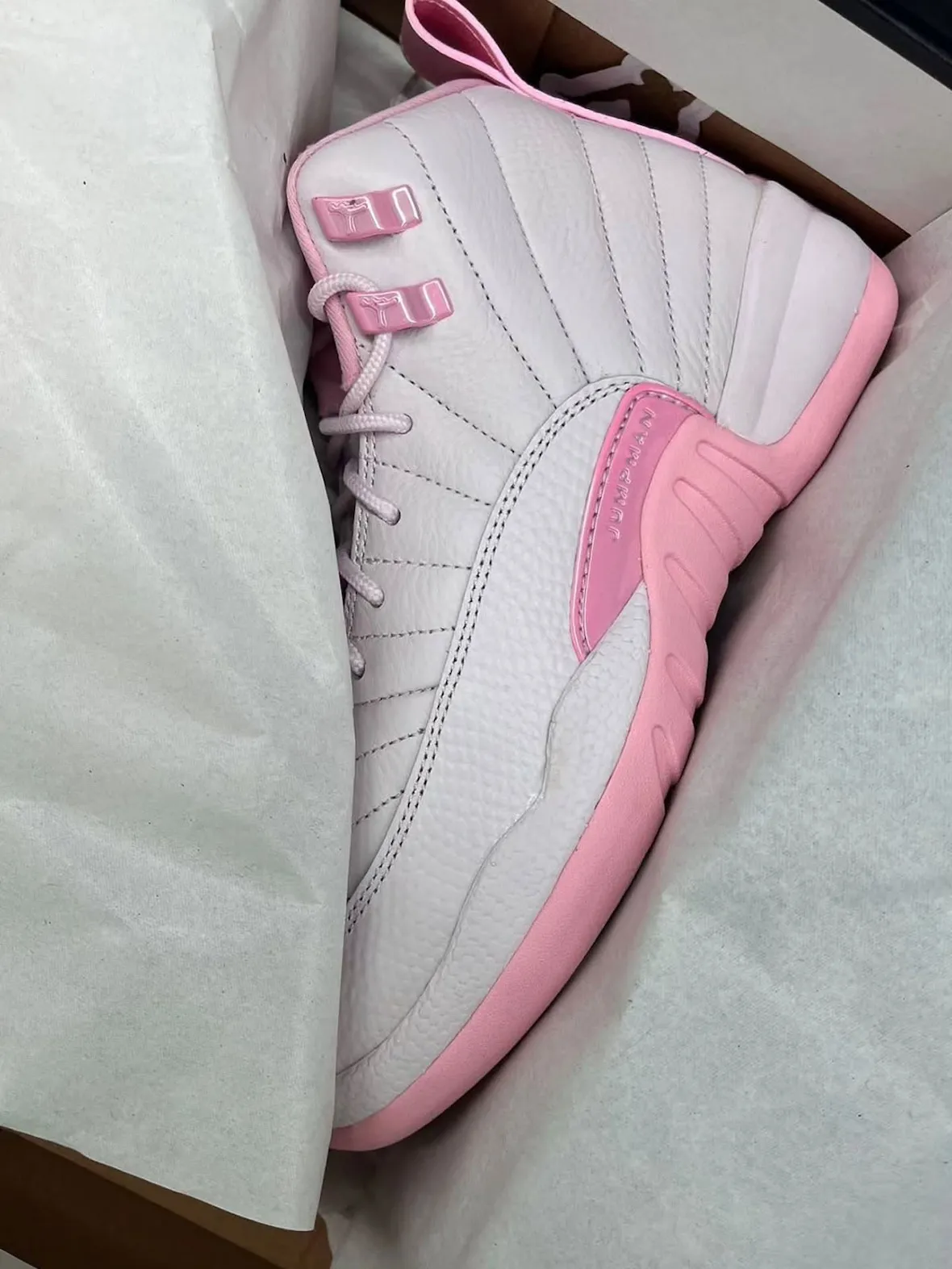 Air Jordan 12 GS “Pearl Pink”“珍珠粉”童鞋来袭,2025圣诞季最值得入手的潮流单品之一