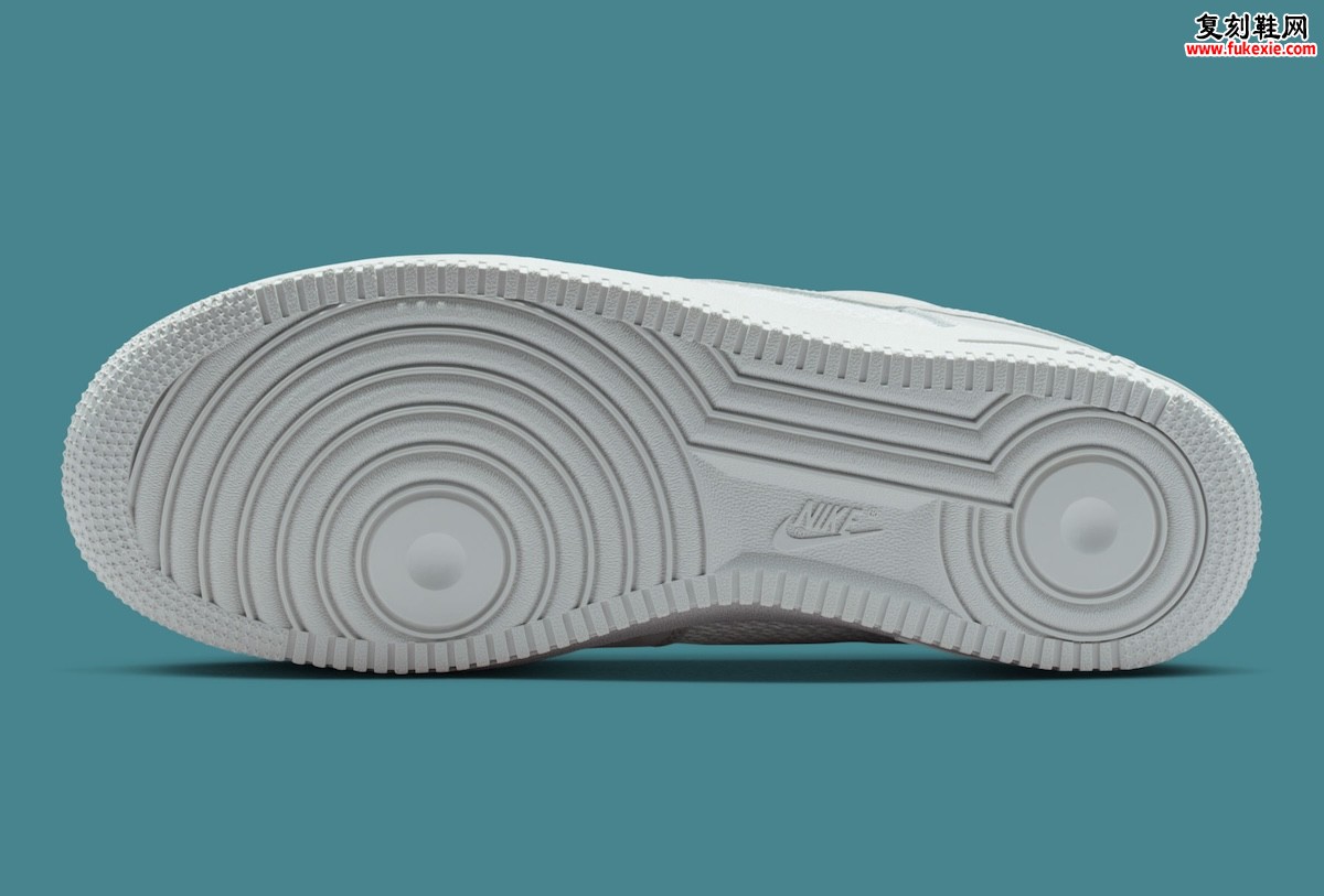 Nike Air Force 1 Low Doubles Down in “Off White” and “Summit White”以网眼重构经典轮廓