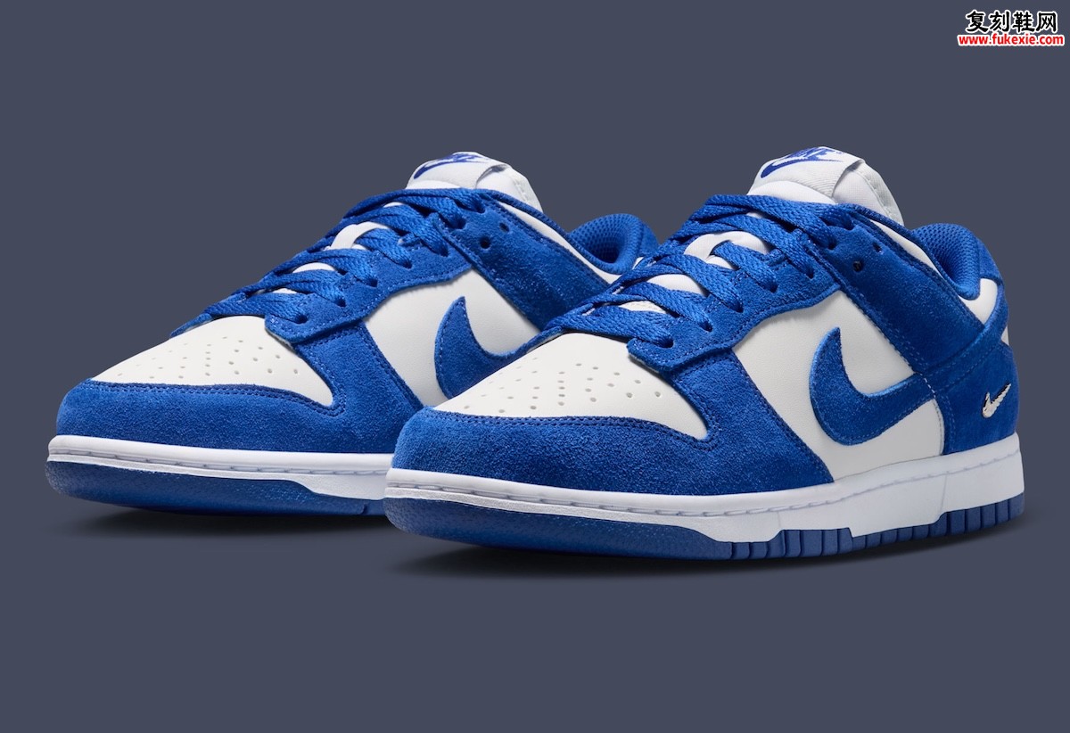 Nike Dunk Low Old Royal 皇家蓝麂皮复古老花配色，光子灰皮革基底搭配金属银Swoosh吊坠缩略图