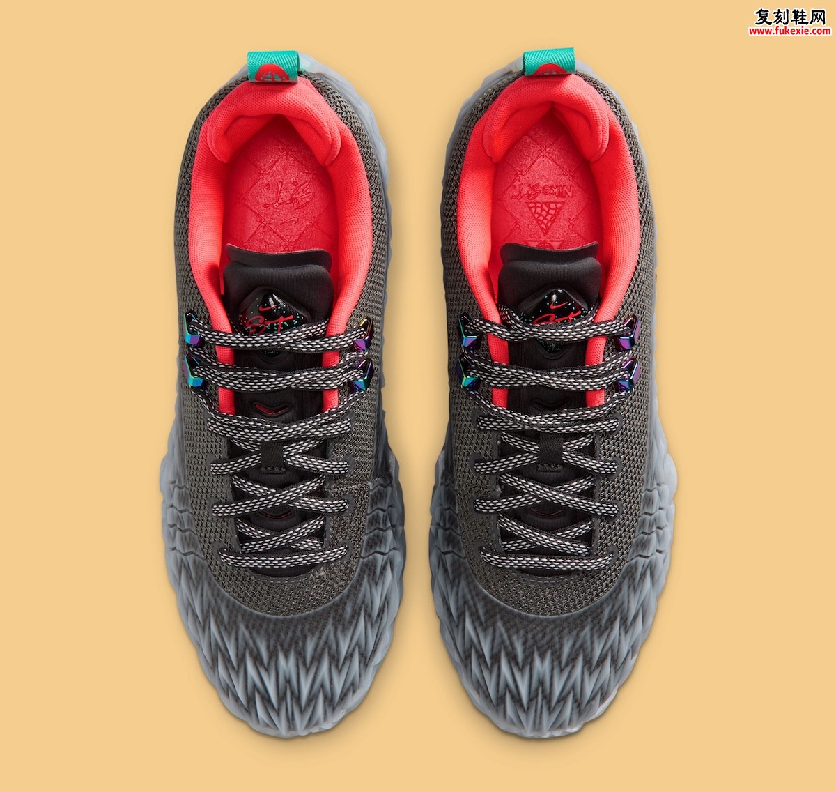 Nike ST Charge “Iron Grey” Hyper Pink亮粉撞色绳纹鞋带解锁外场实战，五月一日硬核登场