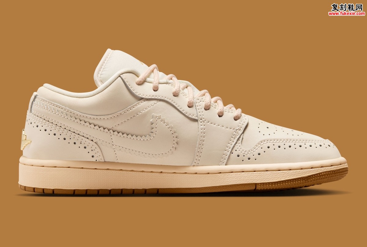 女款AJ1 Low Brogue布洛克雕花鞋，奶油白皮革桃色绳带流苏，金色点缀，2026夏发售
