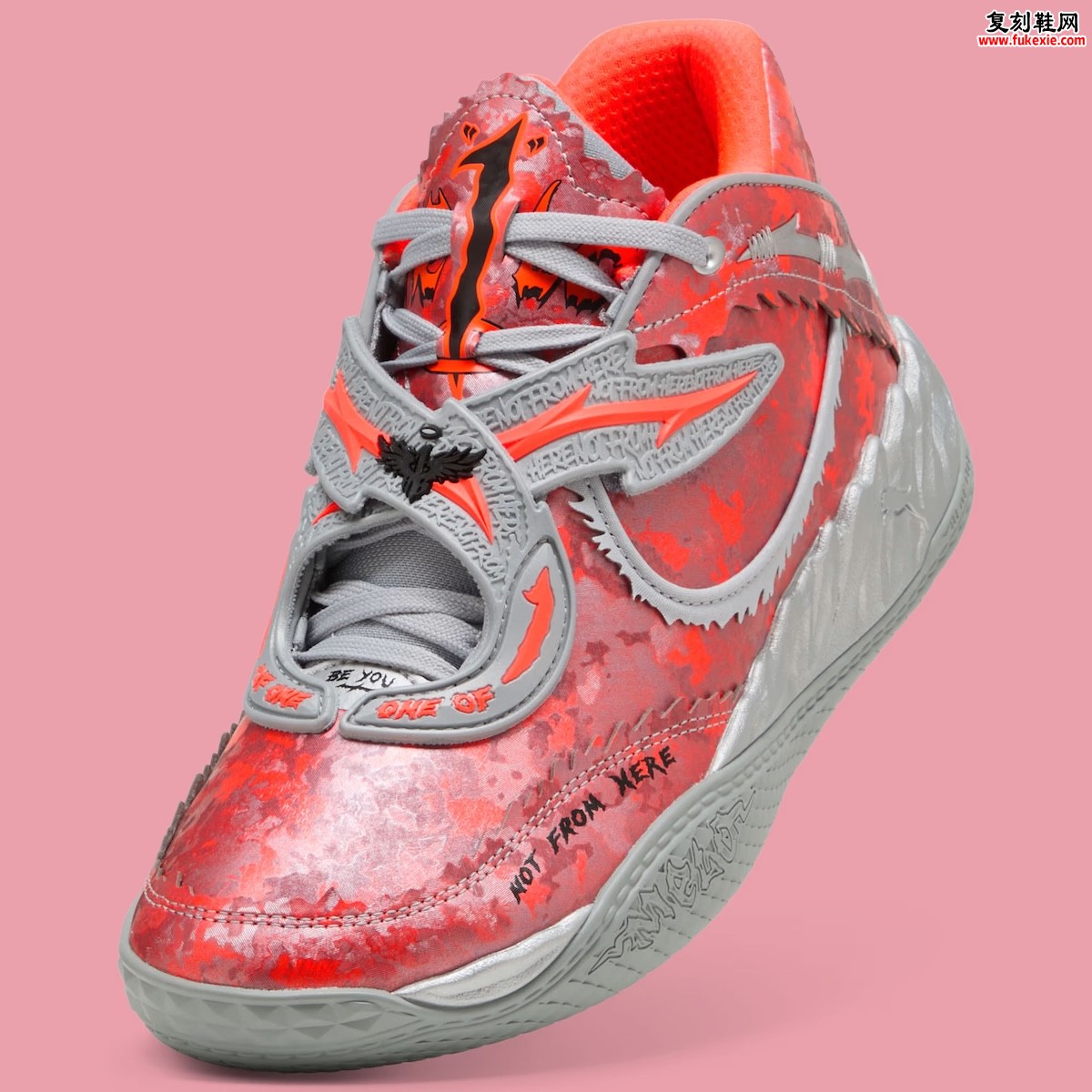 PUMA MB.05 Gets Coated in “Stainless”MB.05熔岩纹撕裂灰白登场，拉梅洛鲍尔五代签名鞋