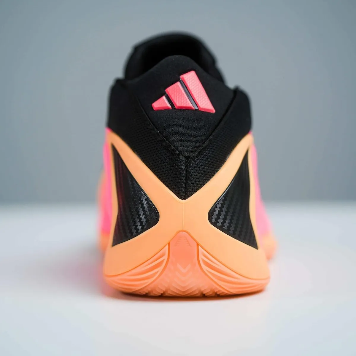 adidas Anthony Edwards 2 “With Love” adidas AE 2 “With Love” 官方细节释出！