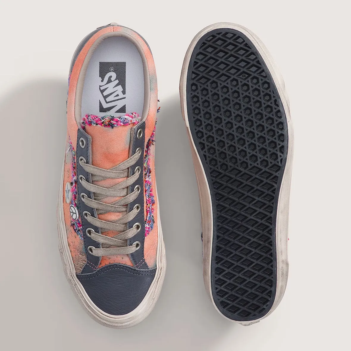 Vans Old Skool 36 Souvenir “Asphalt” 水洗做旧帆布配串珠挂饰,2026年6月25日发售插图3 Vans Old Skool 36 Souvenir “Asphalt” 水洗做旧帆布配串珠挂饰,2026年6月25日发售