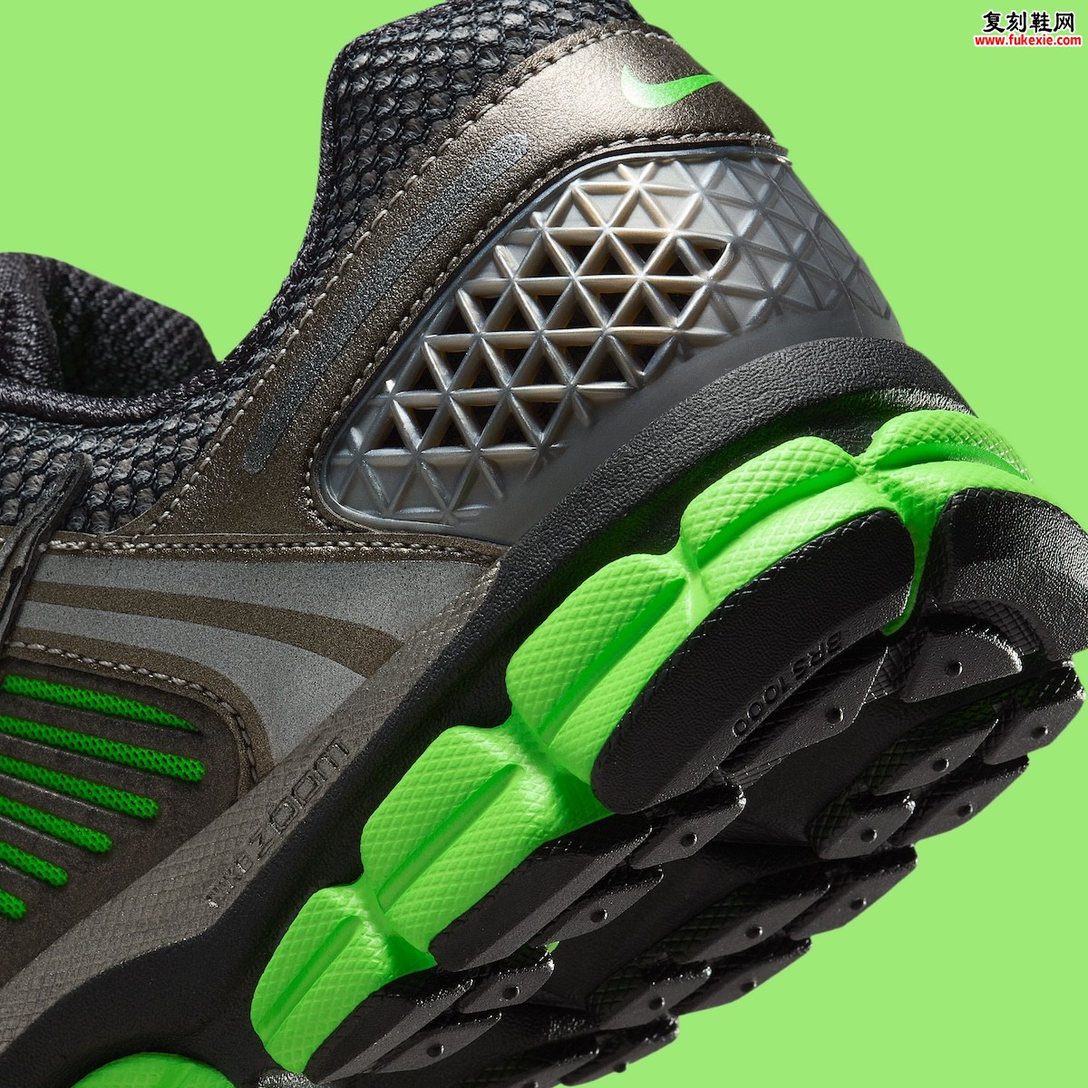Nike Zoom Vomero 5 “Metallic Pewter/Green Strike”“金属石墨绿闪”10月29日登场