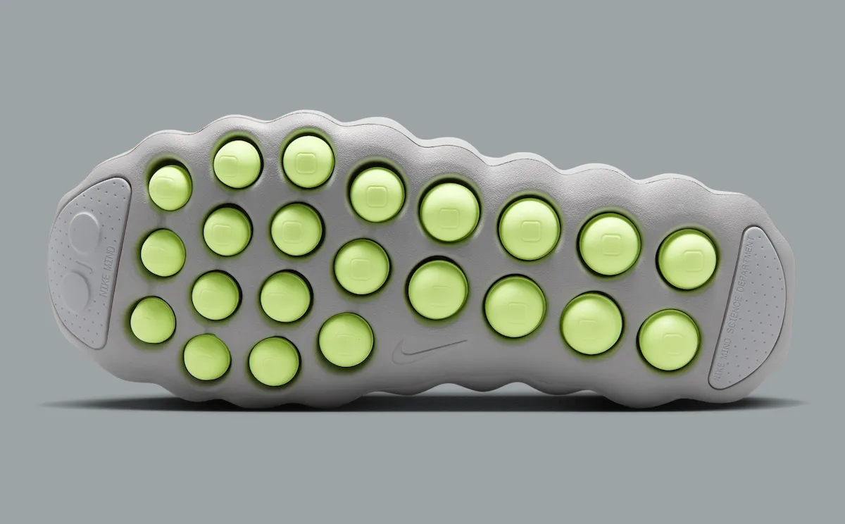 Nike Mind 002 Flyknit Pure Platinum 官图亮相,ISPA 基因解构袜套鞋面,透气飞织与铂金色调,预计夏季登场