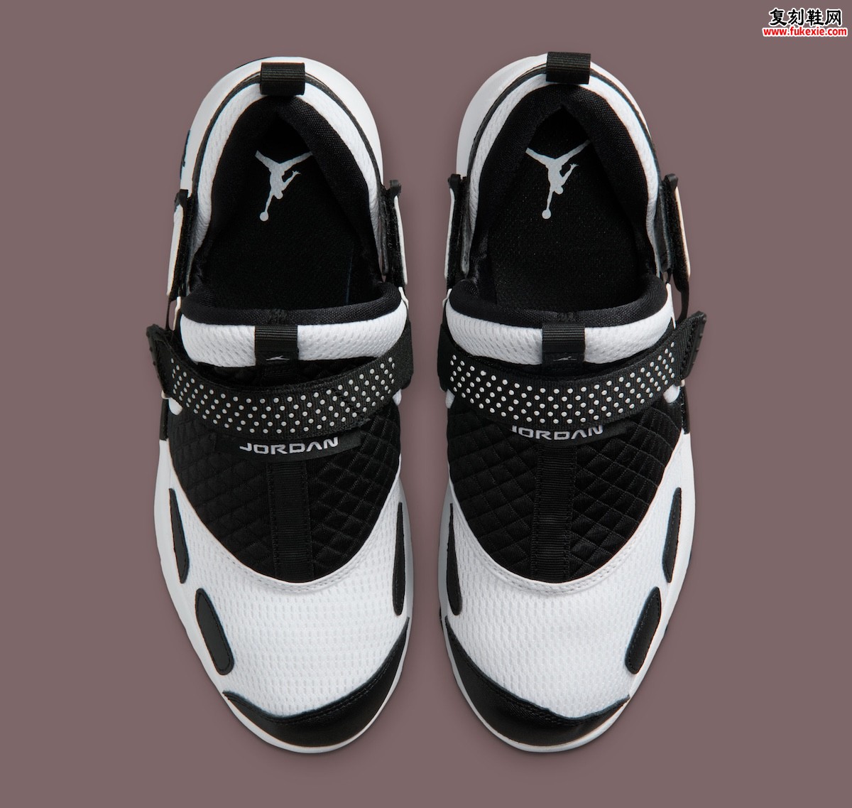 Jordan Trunner LX 白黑配色2026年春季回归 以经典绑带设计唤醒千禧年训练鞋记忆