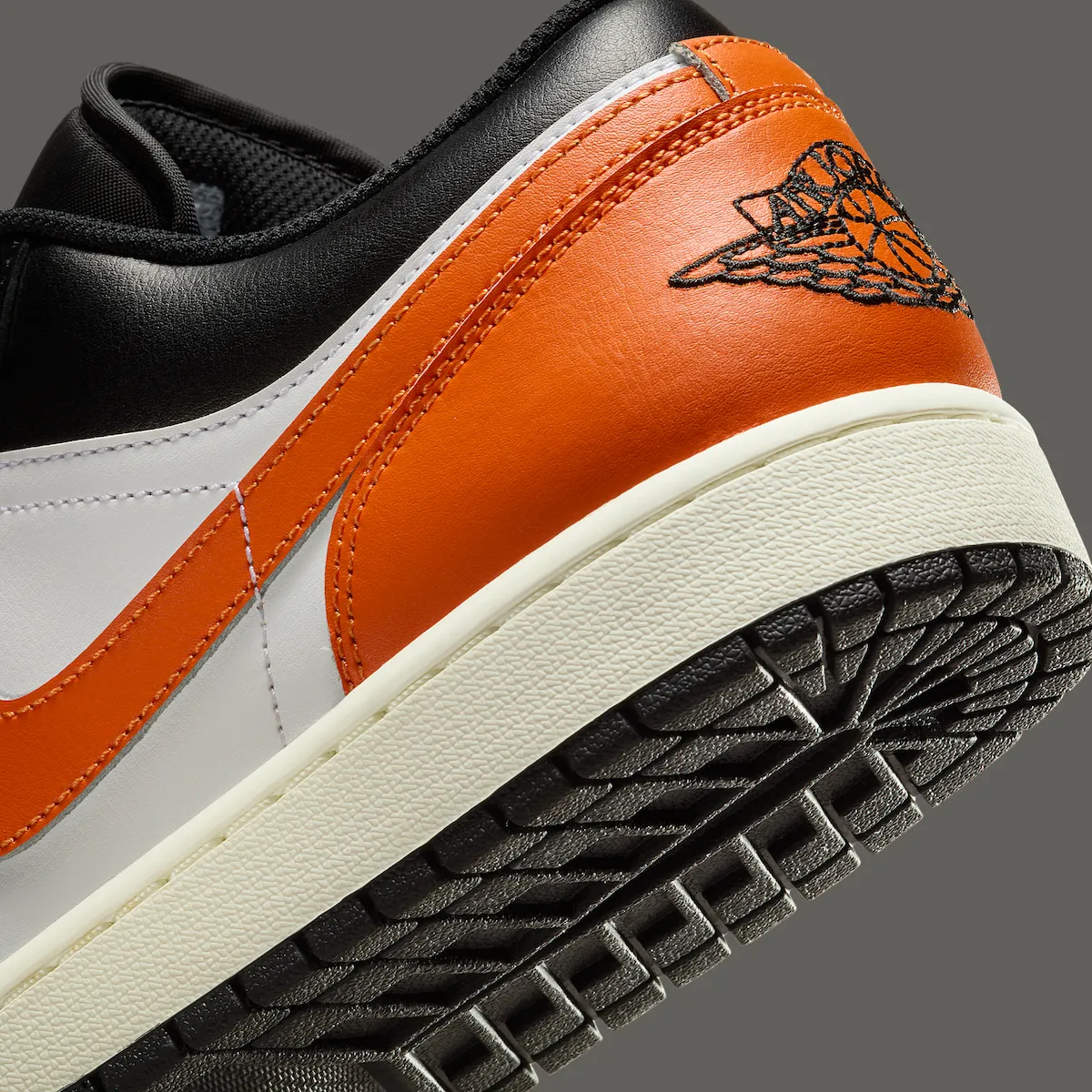 Air Jordan 1 Low “Shattered Backboard”：经典配色的全新演绎