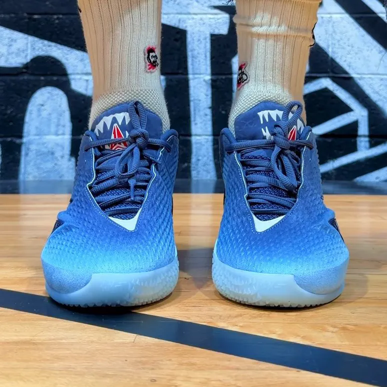 致敬经典《大白鲨》！Nike Ja 4 “Jaws” 配色设计揭秘、实物细节及发售日期全览