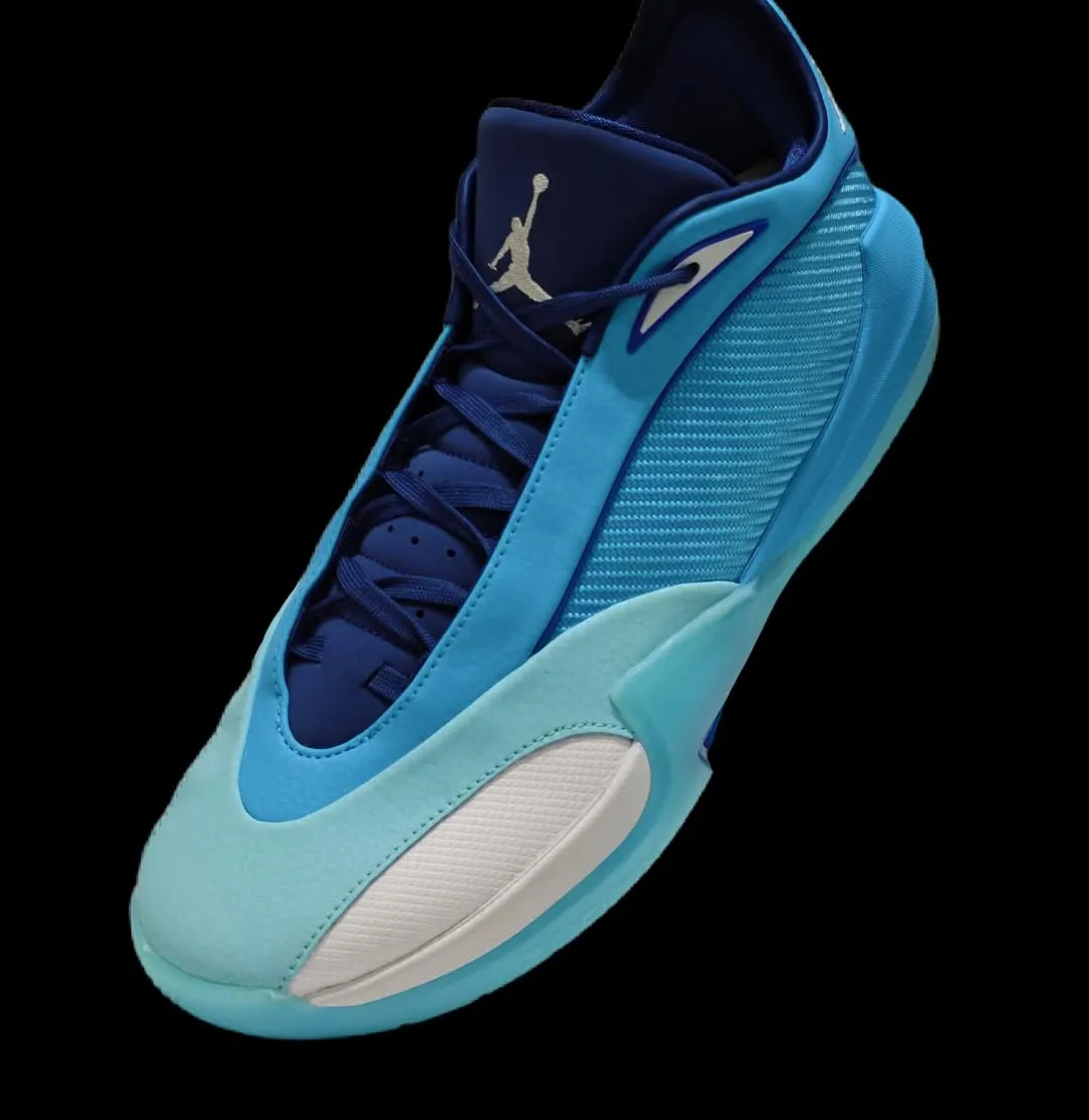 Jordan Triangle Baltic Blue 实物曝光 前掌内置 ZoomX 泡棉 网布皮革拼接 2026 秋季发售