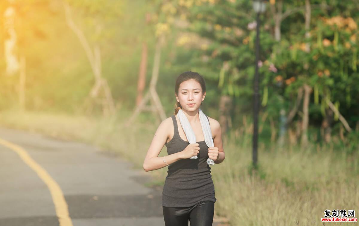 女性如何跑步呢 女性跑步有哪些好处 女性跑步的注意事项