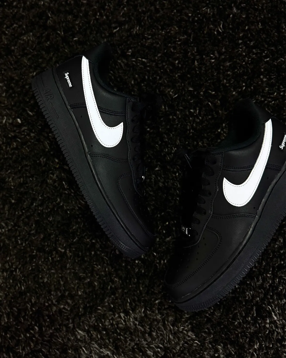 Supreme x Nike Air Force 1 Low “Black/White”  黑白配色9月18日发售