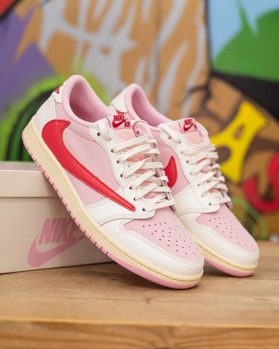 Travis Scott联名AJ1 Low Tropical Pink配色确认，粉白倒钩5月22日发售155美元
