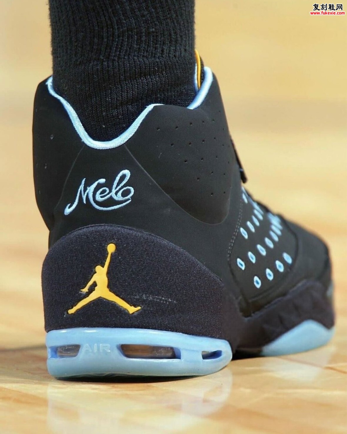 Carmelo Anthony’s Jordan Melo 5.5黑北卡蓝2027夏季回归,独家深度解读掘金时代插图3 Carmelo Anthony’s Jordan Melo 5.5黑北卡蓝2027夏季回归,独家深度解读掘金时代