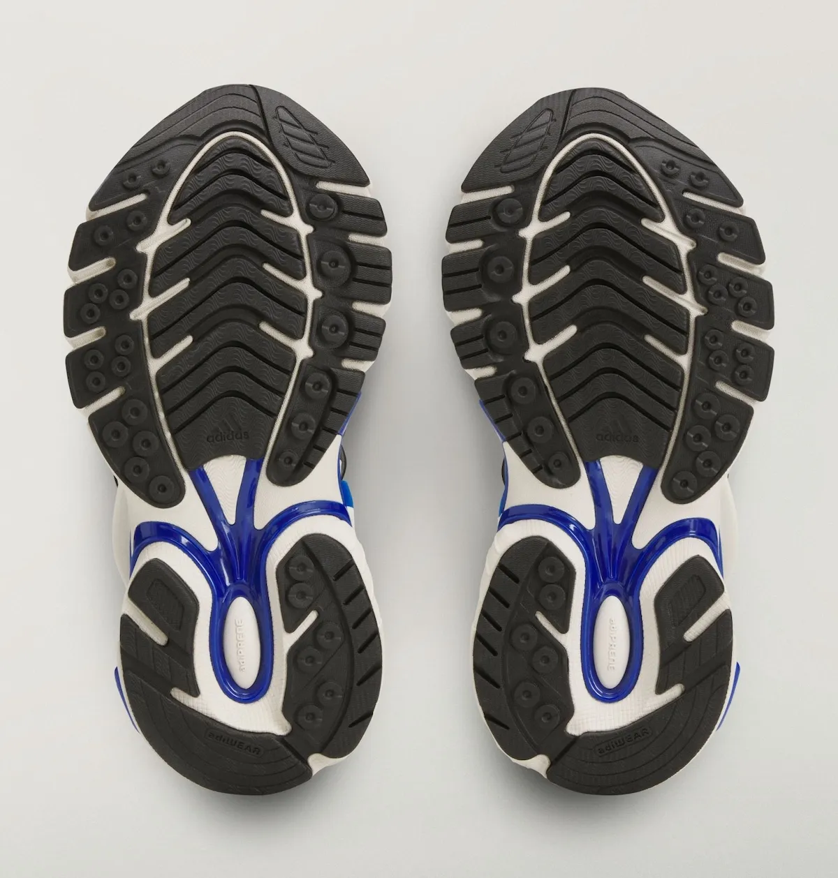 菲董与阿迪达斯全新联名鞋款Adistar Jellyfish“皇家蓝”配色定档2026年2月全球发售