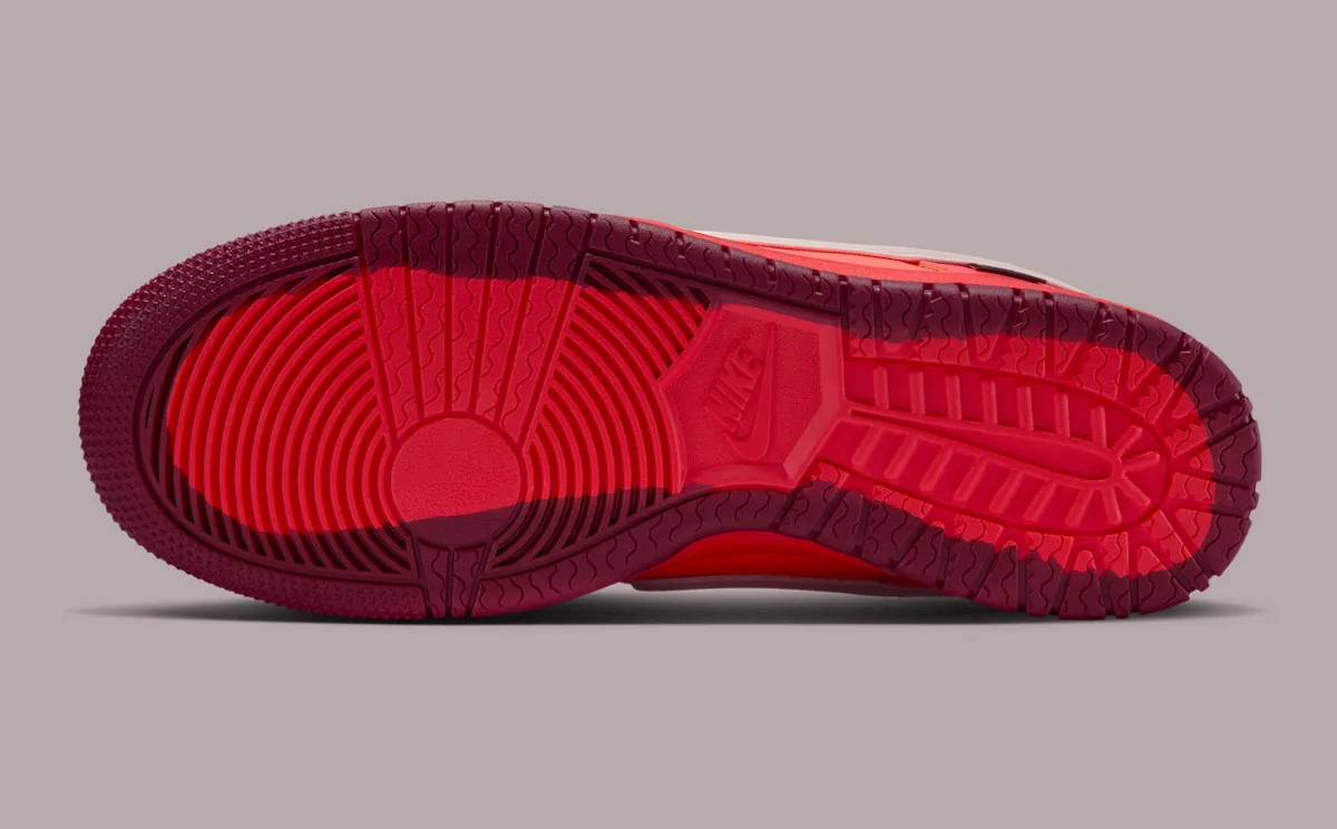 Nike Dunk Low Gore-Tex “Crimson” “浅绯红” 官方图发布：时隔十六年防水科技回归