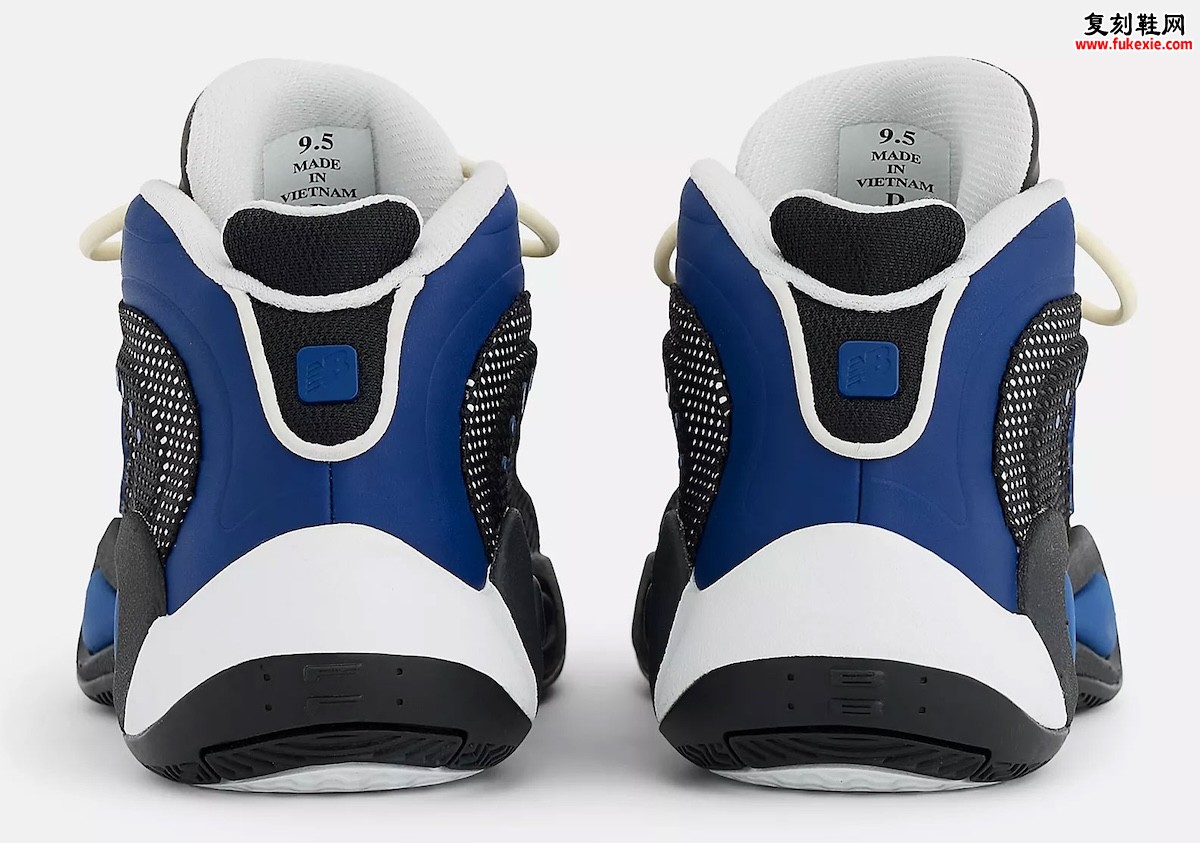 从巴黎T台到球场边线:New Balance P400 ‘黑墨’ 配色以棋盘格装甲美学开启性能新章