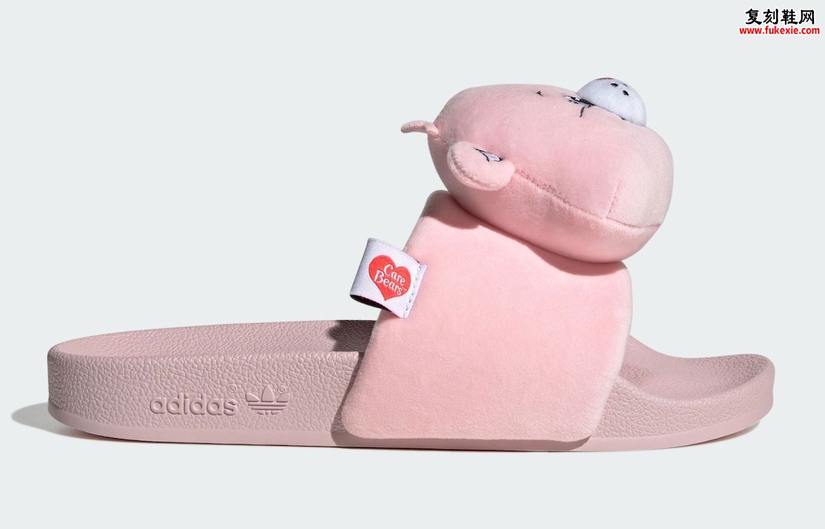 Care Bears x adidas Adilette 毛绒粉拖鞋 2026夏季萌趣联名发售前瞻缩略图