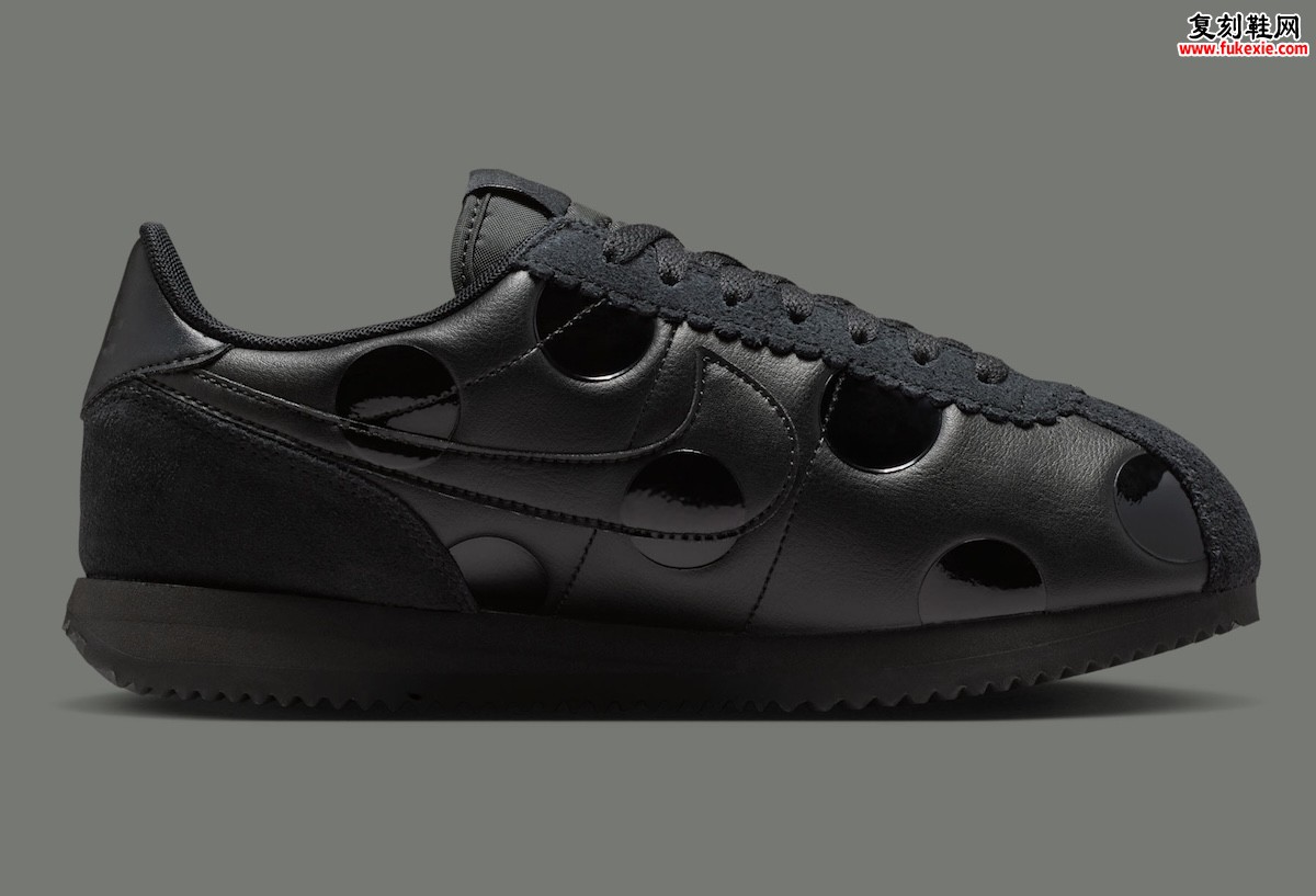 Nike Cortez ‘Triple Black Polka Dot’ 用抛光原点与麂皮触感重写1972年的极简语法