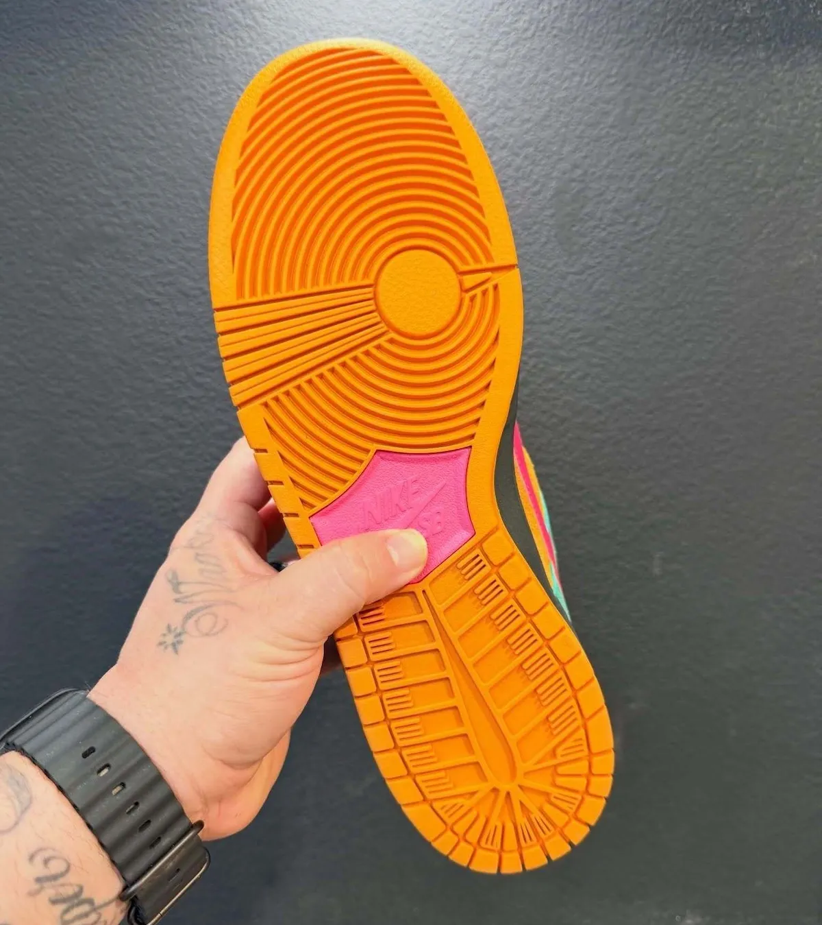 Nike SB Dunk Low “Green Noise/Watermelon” Off Noir中底附备用鞋带2026秋季发售