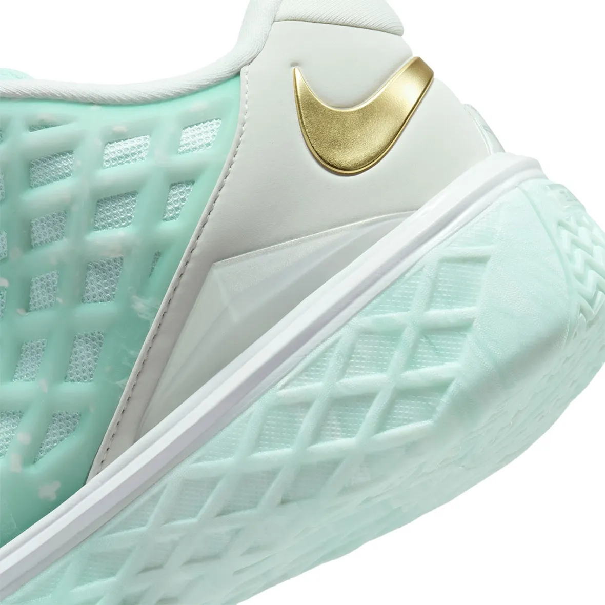 Nike Kobe 3 Low Protro “CHBL” 配色官图释出，全掌Zoom实战篮球鞋中国限定