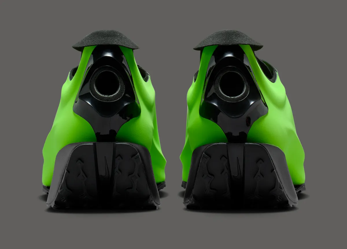 把田径钉鞋的杀气装进乐福鞋里:Nike First Sight Noir ‘Electric Green’ 重新定义女性速度美学