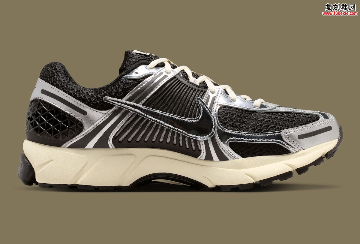 Nike Zoom Vomero 5 ‘Black/Metallic Silver’ 如何用Cushlon与Zoom Air重写2010年的复古跑鞋语法