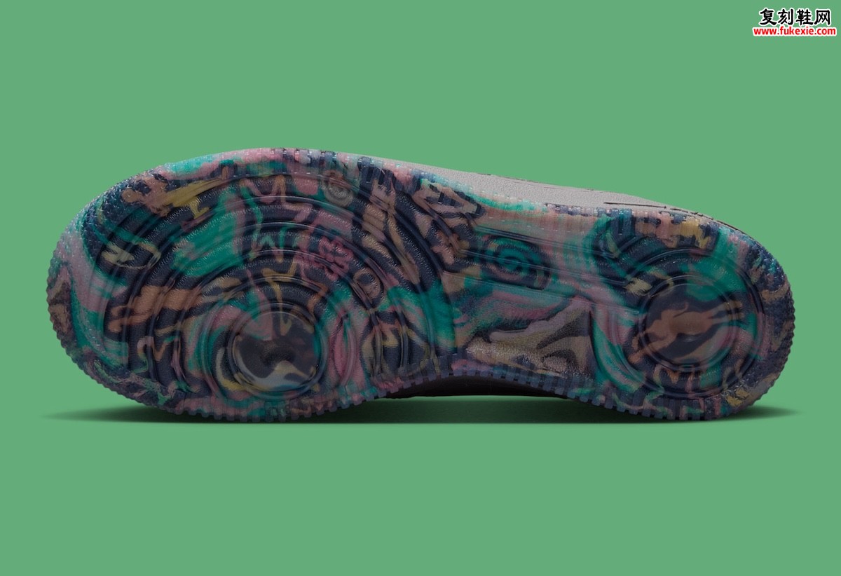 Andrea Bergart 艺术再临:Nike Air Force 1 GS 铅笔素描底色大理石纹 Swoosh 吊坠手链插图5 Andrea Bergart 艺术再临:Nike Air Force 1 GS 铅笔素描底色大理石纹 Swoosh 吊坠手链
