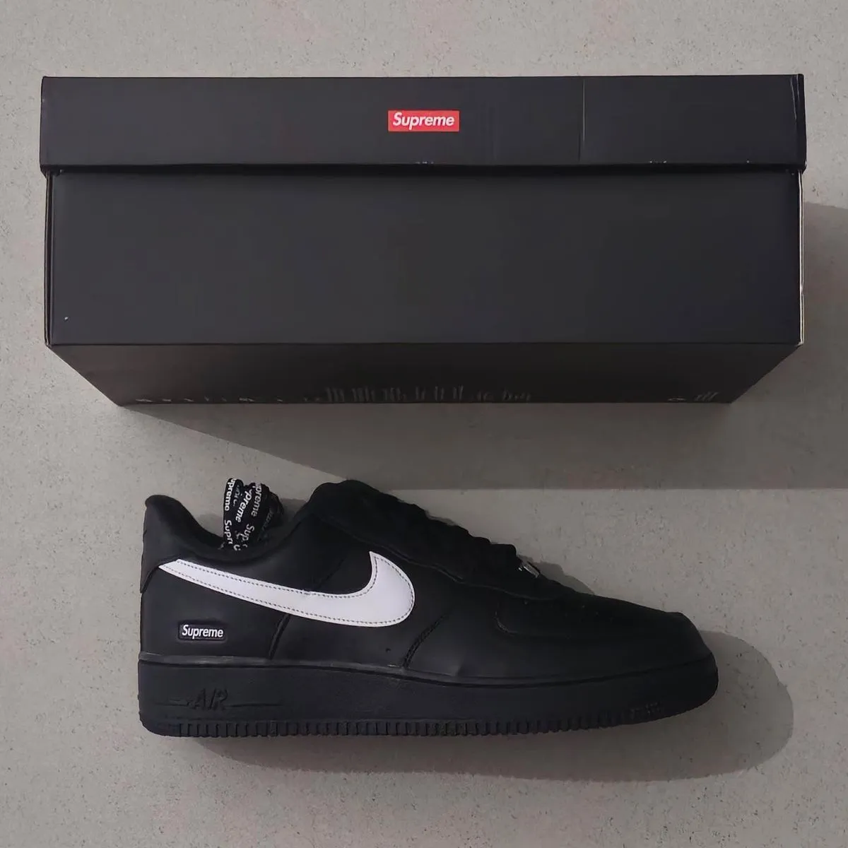 Supreme x Nike Air Force 1 Low “Black/White”  黑白配色9月18日发售