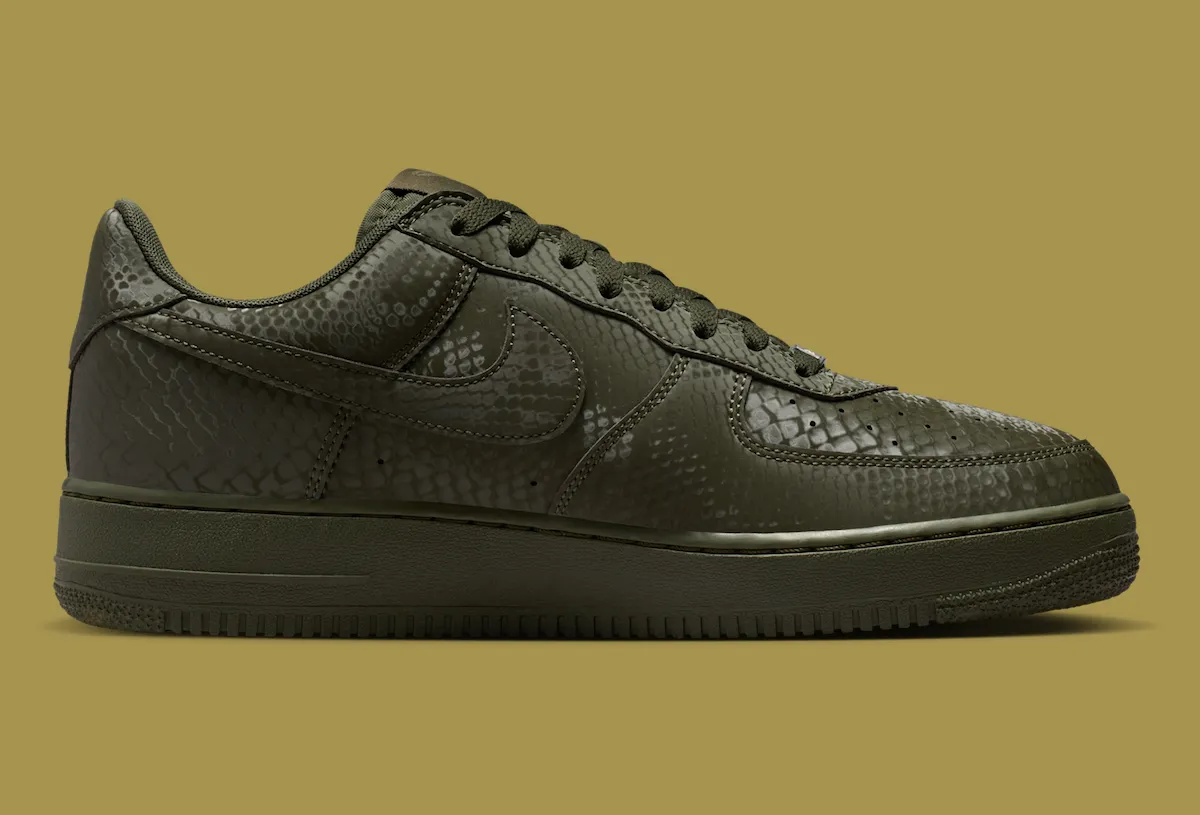 科比x耐克Air Force 1 Low「卡其色」休闲鞋款 经典轮廓承载曼巴致敬新篇