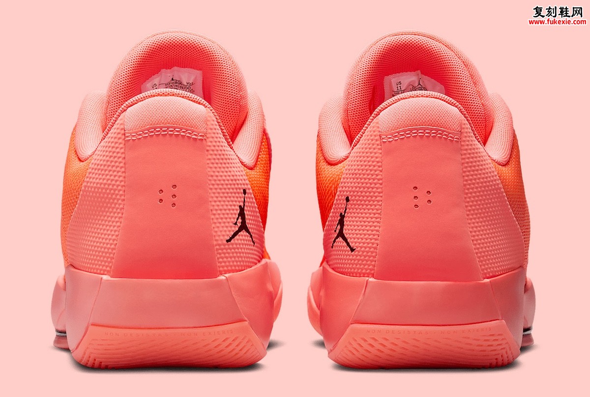 JORDAN LUKA .77 ARRIVES IN “BRIGHT MANGO” 东契奇战靴Jordan Luka .77荧光配色