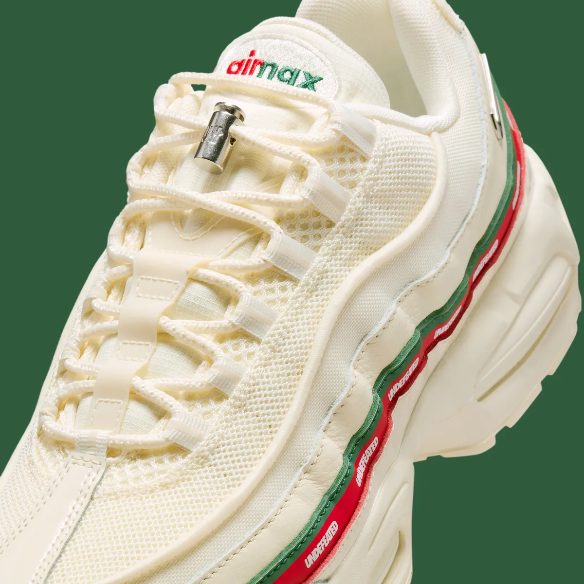 Undefeated联名耐克Air Max 95帆白配色 复古赛车条纹设计致敬经典