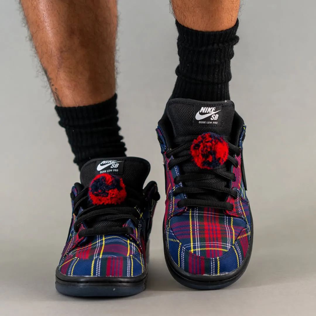Nardwuar x Nike SB Dunk Low “Tartan” 联名曝光,2025假日季重磅登场,售价140美元
