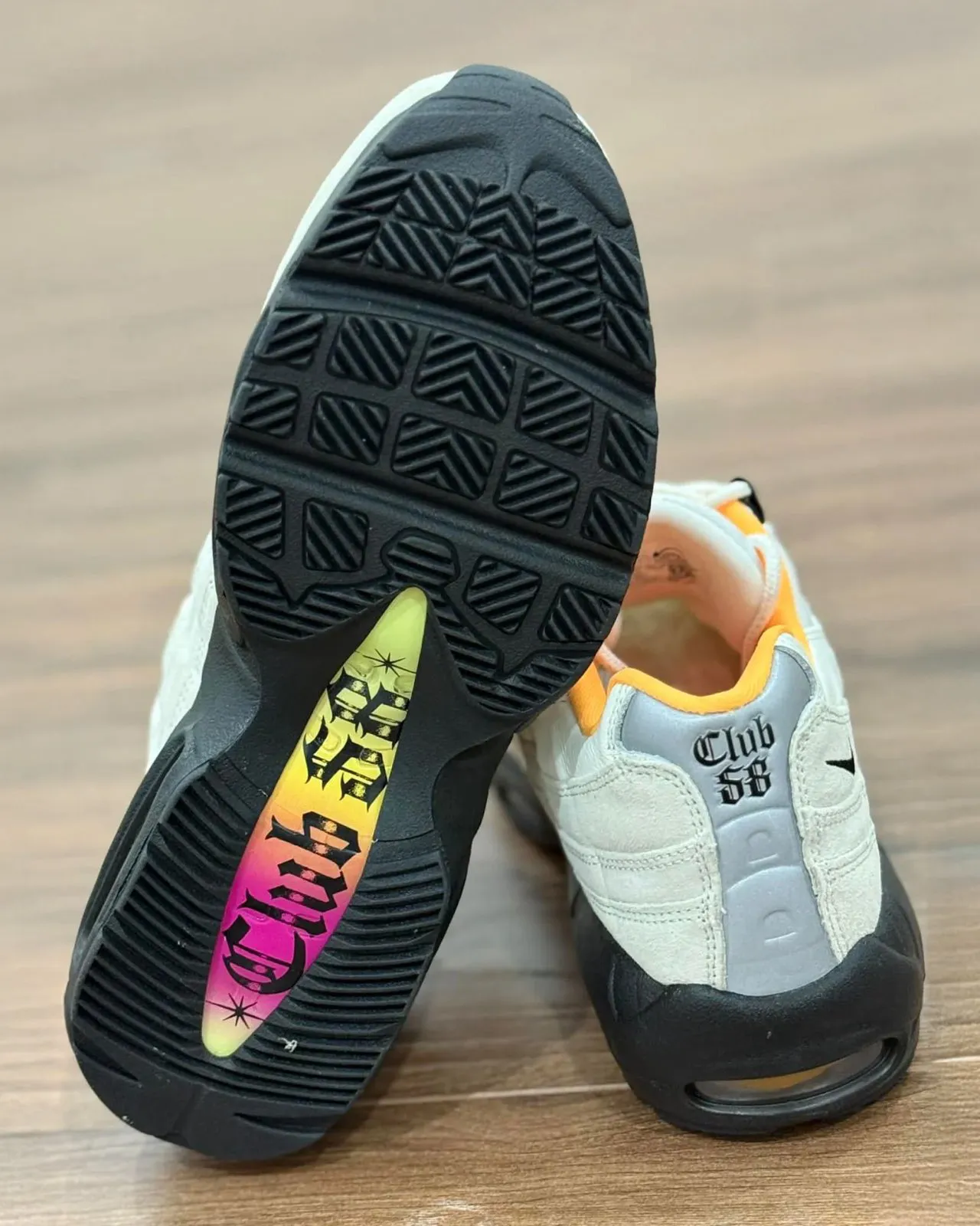 Club 58 x Nike SB Air Max 95 “Sail”曝光Club58联名Nike SB Air Max 95世界杯2026秋季发售