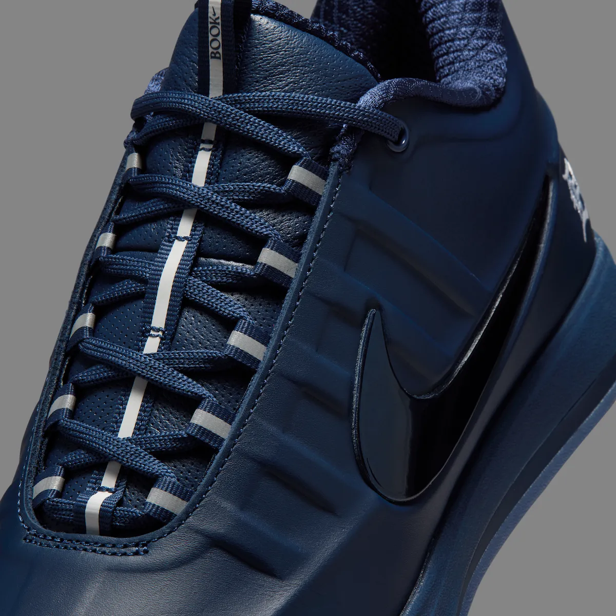 Nike Book 2 “Detroit Tigers” 德文·布克底特律老虎海军蓝配色现已登陆Nike.com，定价155美元