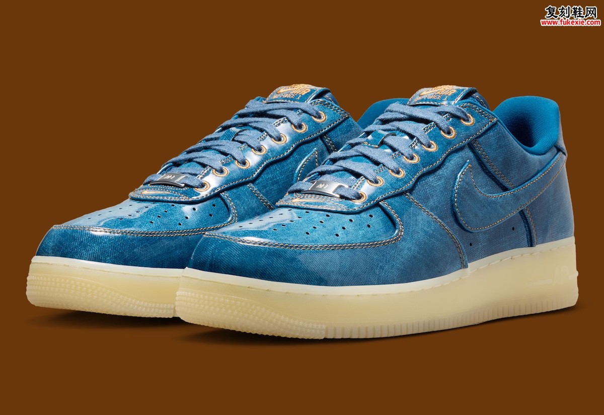 Nike Air Force 1 Low “Patent Denim” 釉面牛仔蓝配色2026夏季发售，光感漆皮与丹宁纹理缩略图