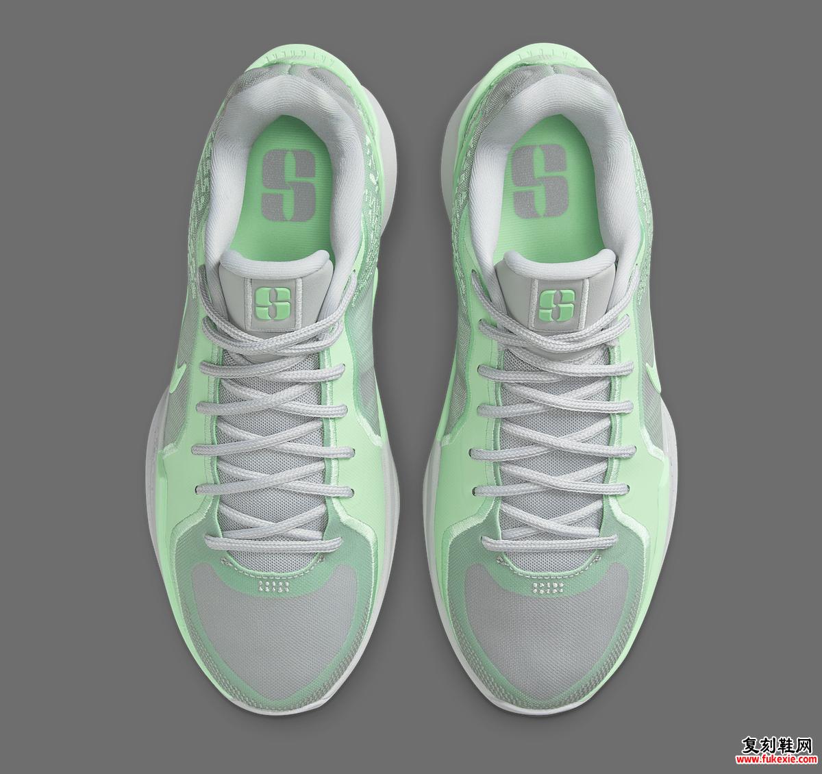 Nike Sabrina 2 Fresh Mint 的俯视图展示了鞋带和鞋舌品牌标识。