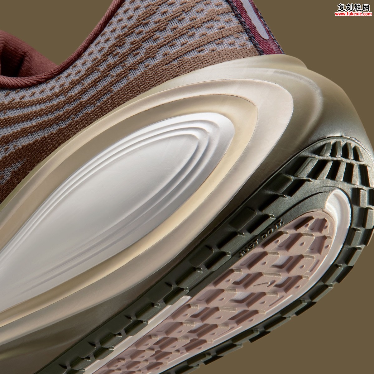 Nike Vomero Plus “Natural/Pecan”大地配色11月发售 自然色调与科技跑鞋的完美融合
