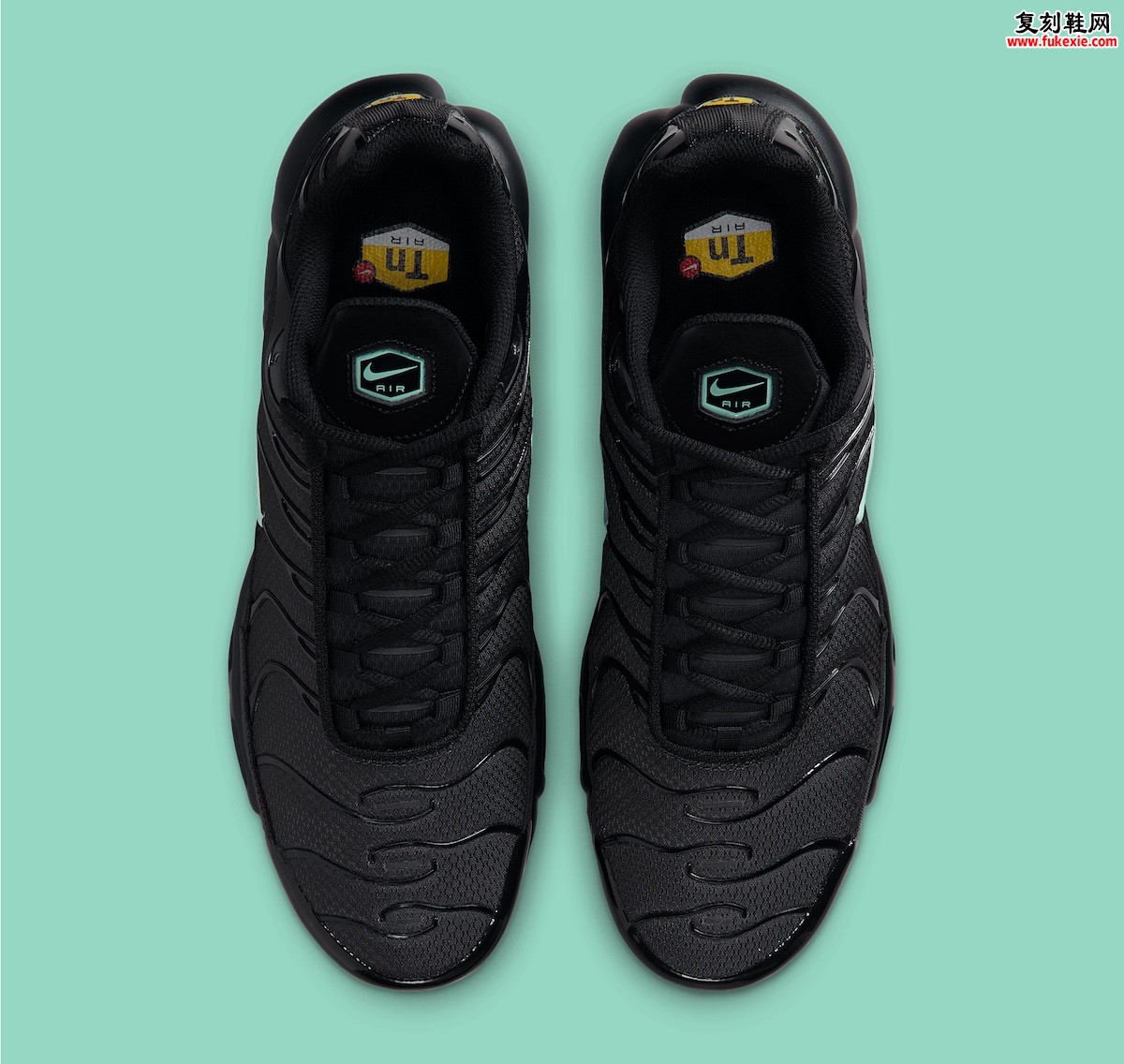 耐克Air Max Plus「墨夜薄荷」：当暗夜与蒂芙尼绿奏响轻奢变奏曲