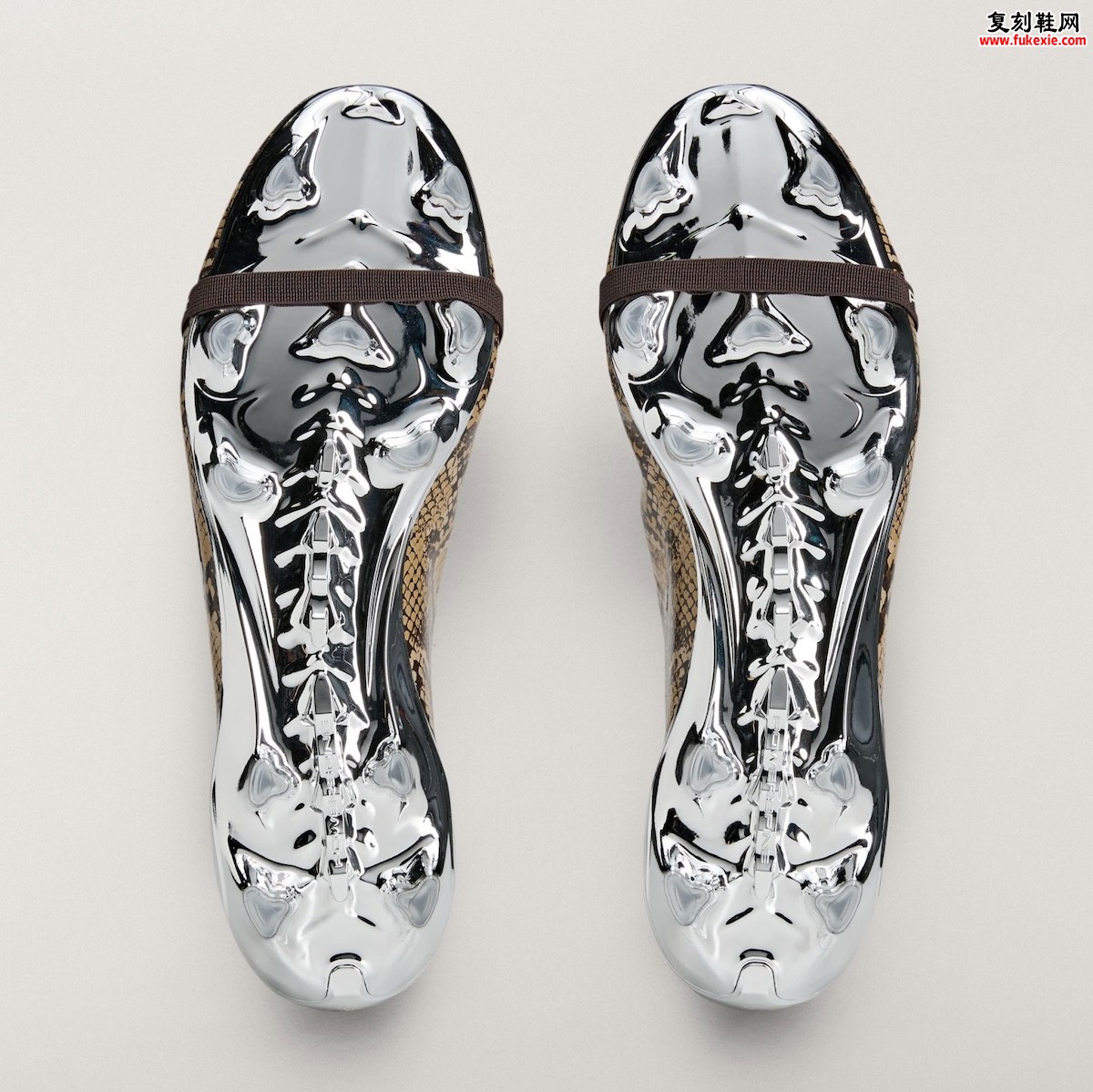 Wales Bonner x adidas Predator “Snakeskin”英伦才女Wales Bonner跨界重塑绿茵经典