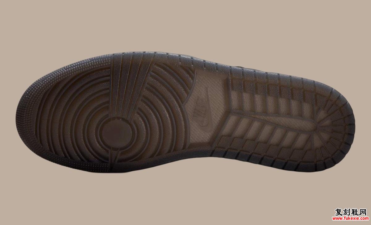 这款 Air Jordan 1 Low 配有深色橡胶鞋底和反光 Swoosh 标志 货号:HV5968-001