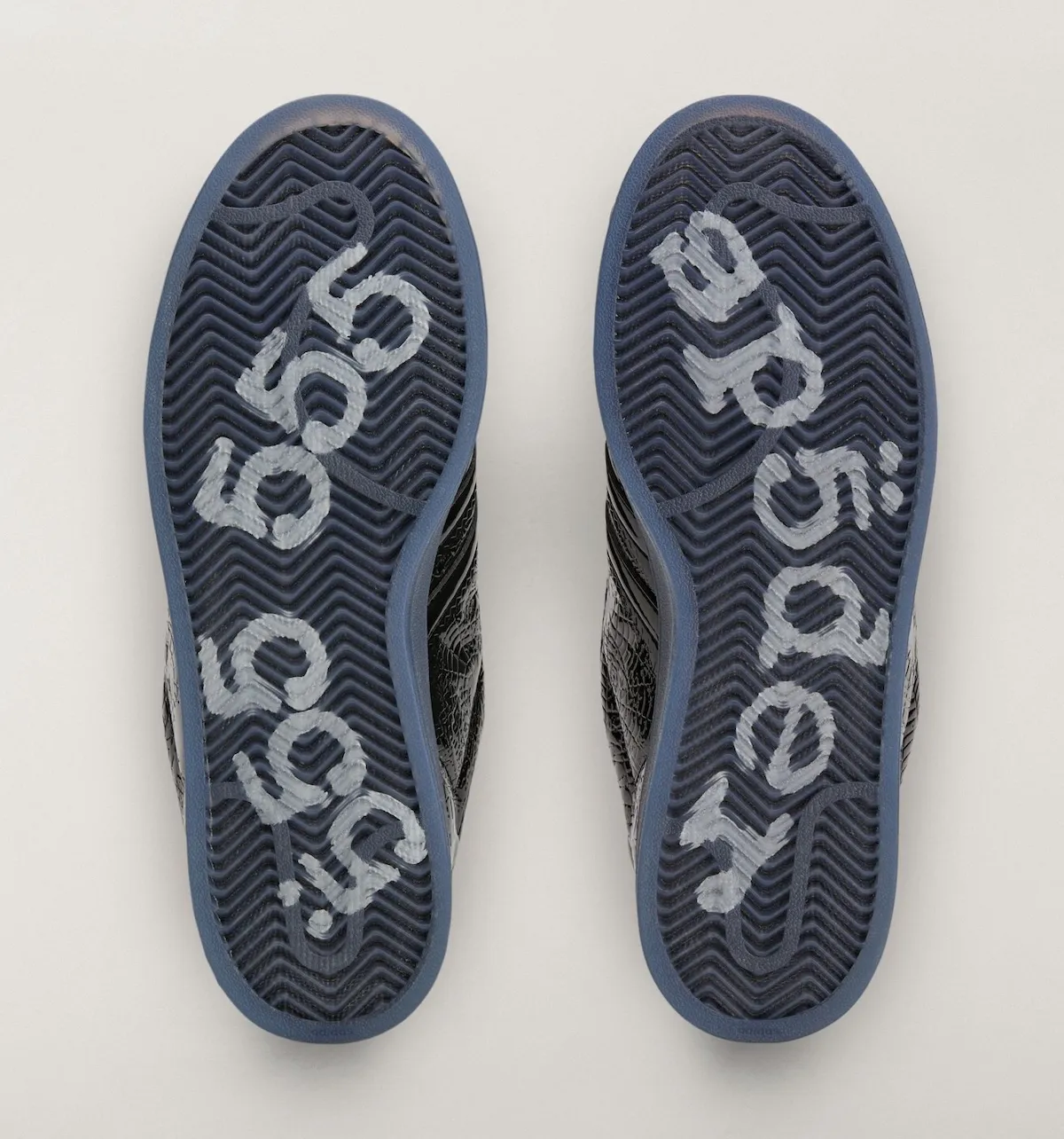 暗黑高光重构经典：Sp5der x adidas Superstar “Black” 二月底全球分批发售